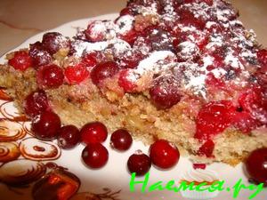 Клюквенный пирог с грецкими орехами