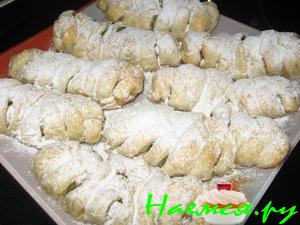 Слойки с виноградом