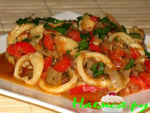 Кальмары с томатами на греческий манер (Kalamarakia me tomata)