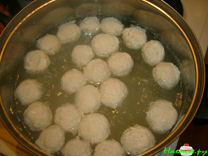 Борщ с куриными фрикадельками Борщ с куриными фрикадельками