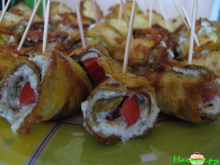 Кабачковые рулетики с творожно - сырковой массой