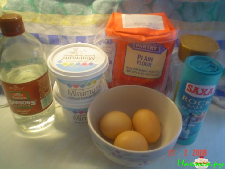 Пирожки творожные с квашеной капустой