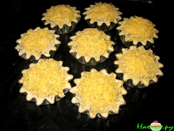 Жульен в слоеных тарелочках