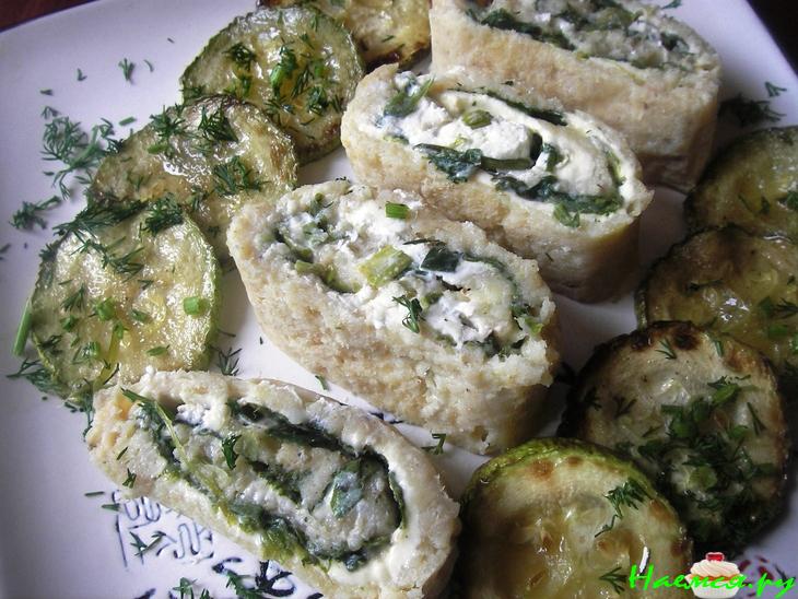 Рыбный рулет со шпинатом и зеленым луком Рыбный рулет со шпинатом и зеленым луком