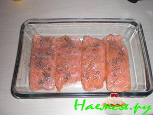 Лосось запечённый в шпинате и сыре