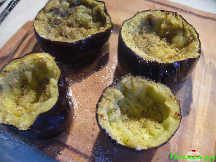 Яйца в баклажанах