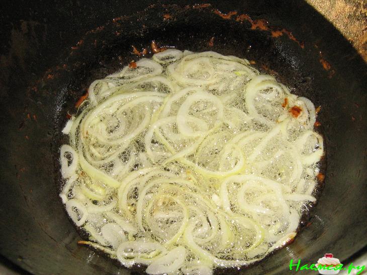 Закуска из жареных яиц, предварительно отваренных