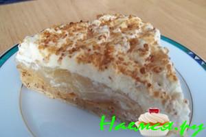 Торт с грушами, миндалем и белым вином