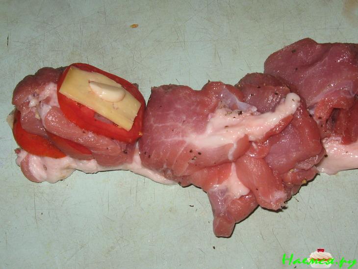 Свинина "Гармошка" с сыром, помидором и чесноком