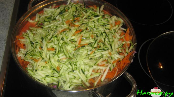 Тефтельки в овощном соусе