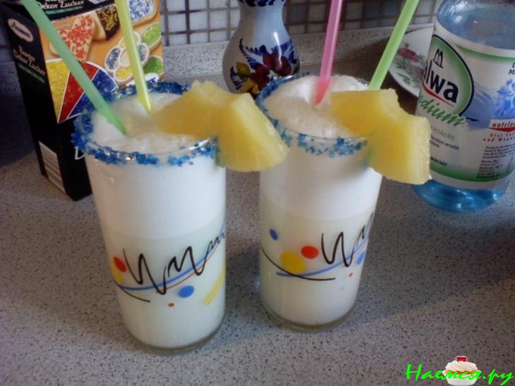 Коктейль 'Пальмовый поцелуй'