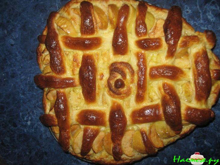Пирог на топленом молоке с яблоками&nbsp; 