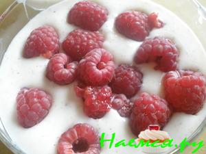 Летний кремовый легкий десерт из йогурта и ягодного желе Летний кремовый легкий десерт из йогурта и ягодного желе