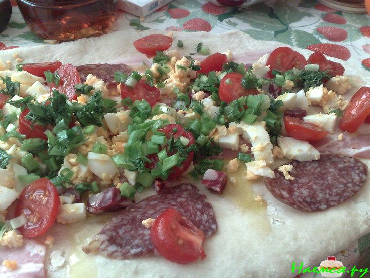 Крендель с беконом и яйцом