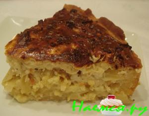 Киш из рисовой муки с маринованной капустой и базиликом