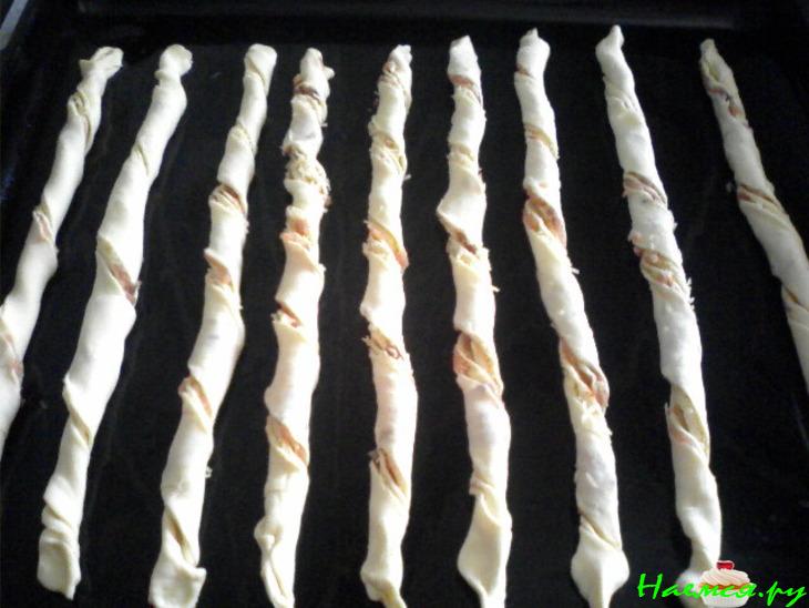 Трубочки соленые (для него) с копченой рыбкой