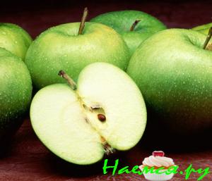 Яблочный штрудель с изюмом, корицей и орехами