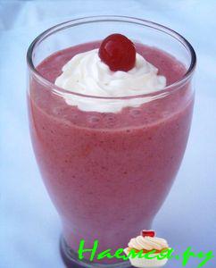 Клубнично банановый коктейль Клубнично банановый коктейль