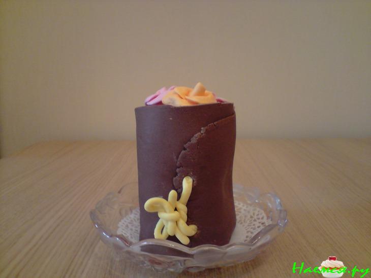 Сладкий горшочек с розой