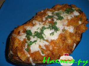 Баклажаны, фаршированные кускусом и сыром