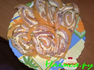 Сырный рулет с ветчиной