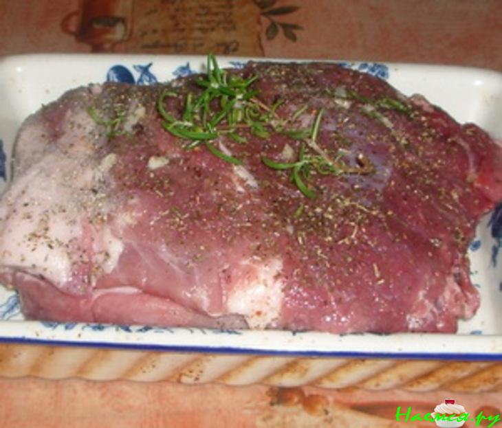 Запеченная свинина с травами