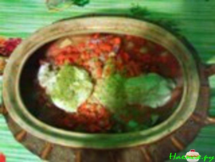 Тушеный цыпленок под кабачками