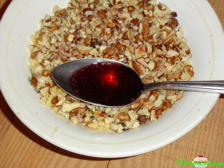 Чернослив фаршированный сыром с орехами и вином