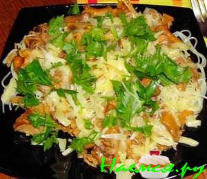 Лисички с макаронами и сыром
