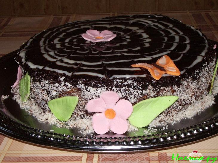 Торт бисквитный с суфле в шоколадной глазури Торт бисквитный с суфле в шоколадной глазури