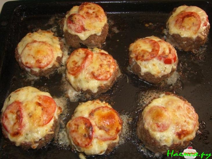 Корзиночки с огурцами, помидорами и сыром