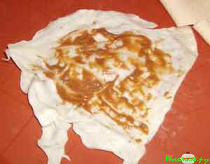 Сардельки шпигованные овощами в слоеном тесте