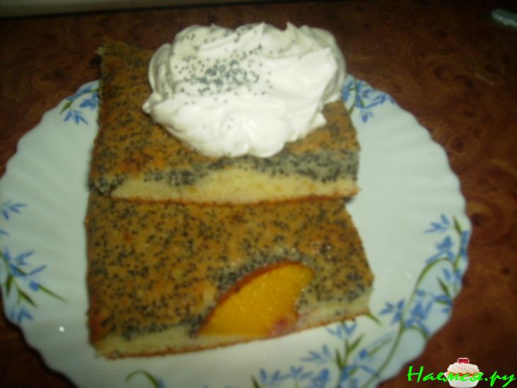 Маковый пирог с персиками
