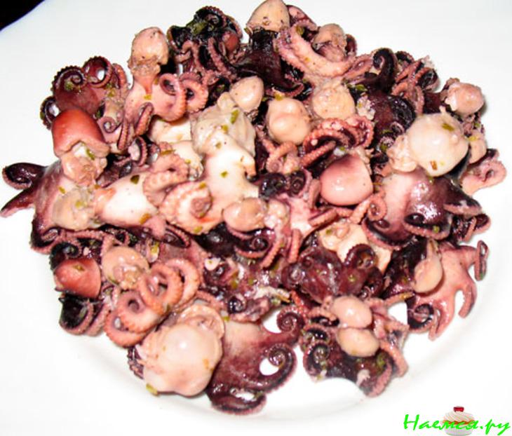 Беби-осьминоги под соусом из грецких орехов