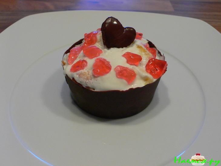 Шоколадные корзиночки с бисквитом и с кремом Шоколадные корзиночки с бисквитом и с кремом