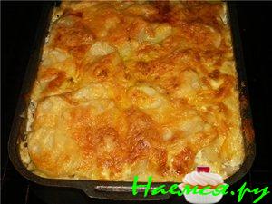 Картофель, запечённый с грибами в сметанном соусе