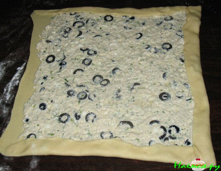 Рулет с творожно-сырной начинкой