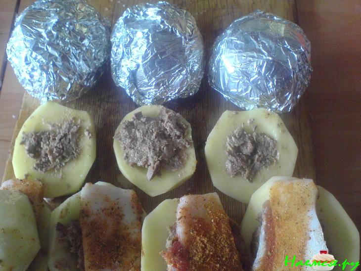 Картофель фаршированный, запеченный в фольге