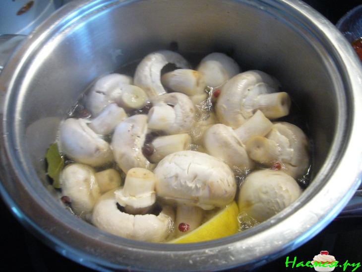 Шампиньоны в маринаде с бальзамико