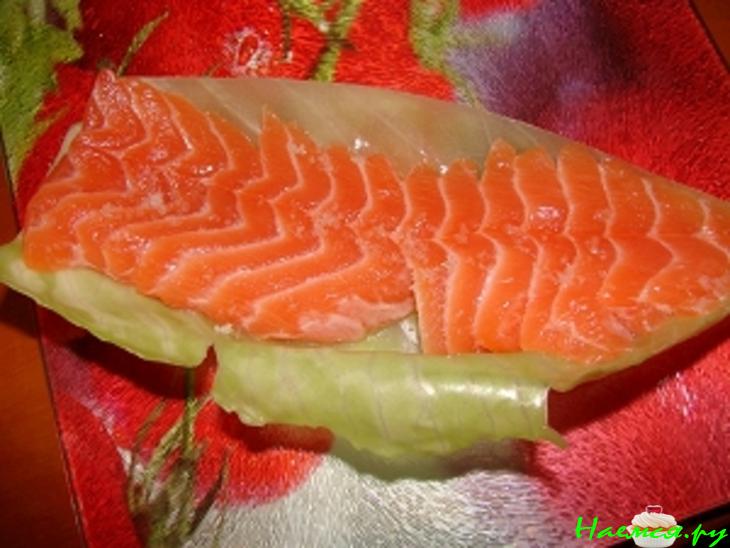 Рулетики с лососем
