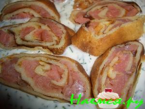 Блинчики с красной рыбой в соусе