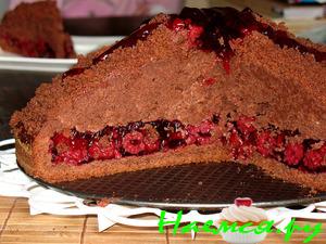 Шоколадно-малиновый торт "Вулкан"