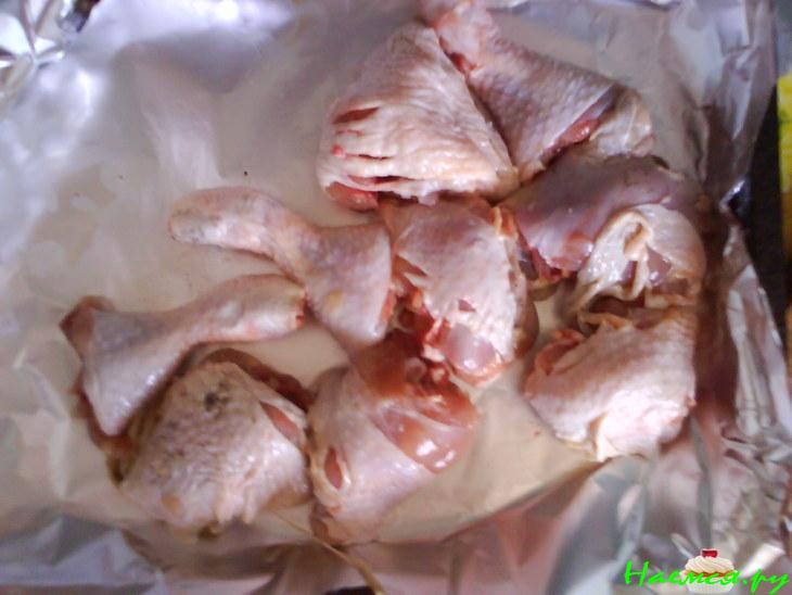 Птичка под мхом