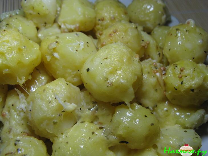 Картофель запечённый с заливкой и сыром