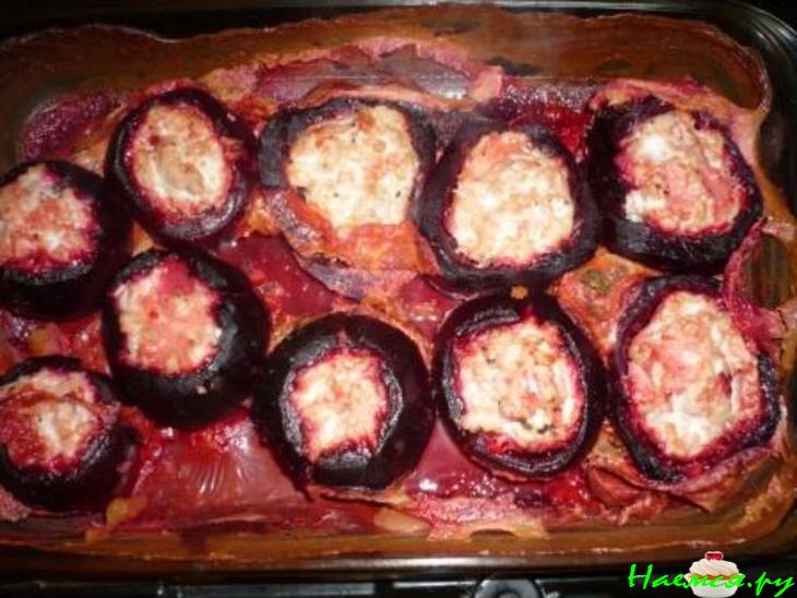 Свекольные бочонки с куриным фаршем