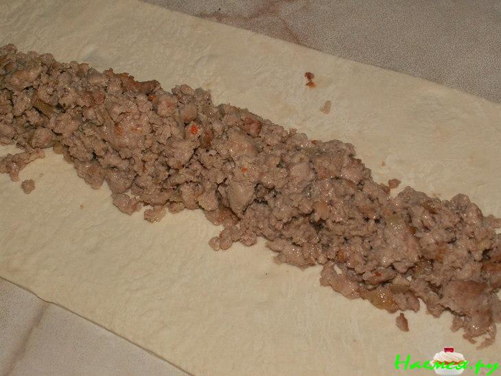 Пирог с мясом из слоёного теста 'Улитка'