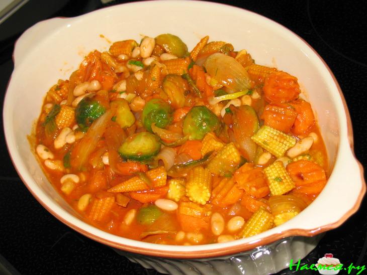 Овощное жаркое с фасолью