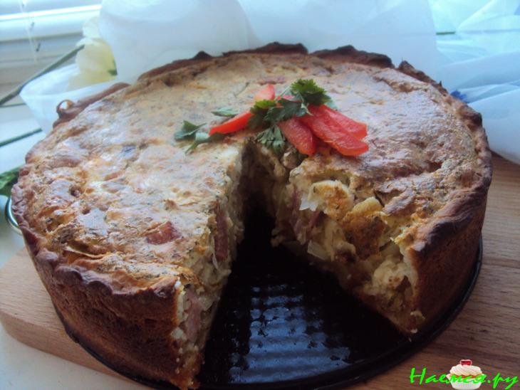Эльзасский пирог с луком и ветчиной