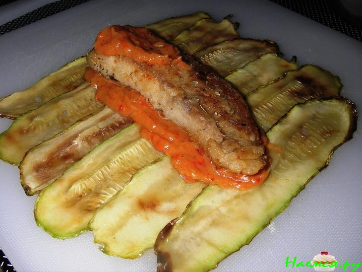 Тилапия запеченная с кабачками и соусом из айвы Тилапия запеченная с кабачками и соусом из айвы