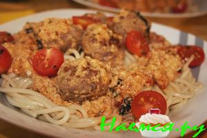Мясные шарики с соусом